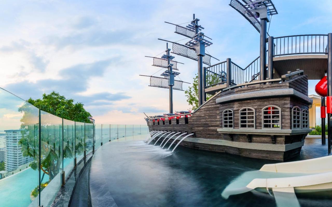Somerset Pattaya Ngoại thất bức ảnh The pirate ship at the park