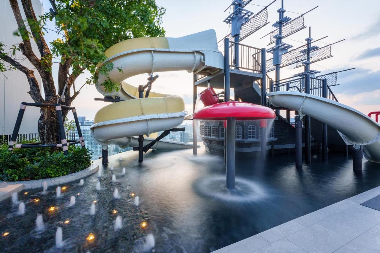 Somerset Pattaya Ngoại thất bức ảnh Water slide at the rooftop pool