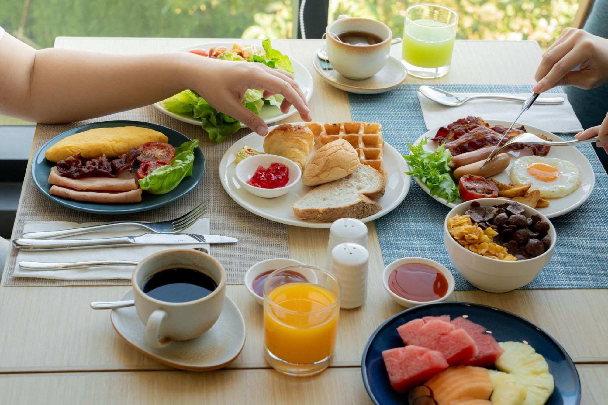 Somerset Pattaya Ngoại thất bức ảnh A typical American breakfast